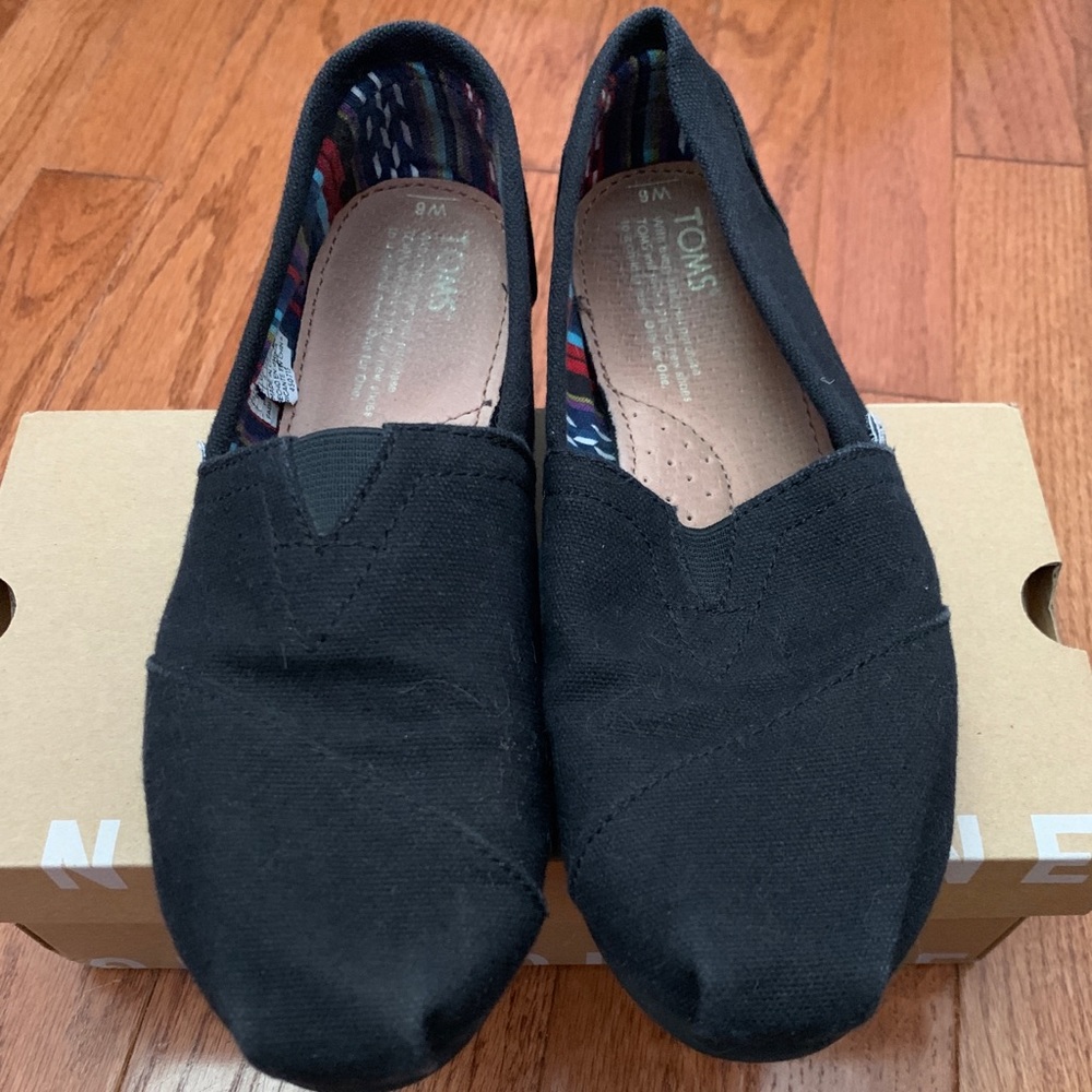Classic black toms